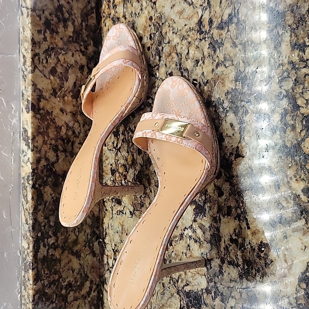Heels - Picture 2 of 3